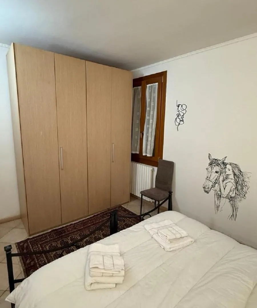 Flora Apartment Venedig 0*,